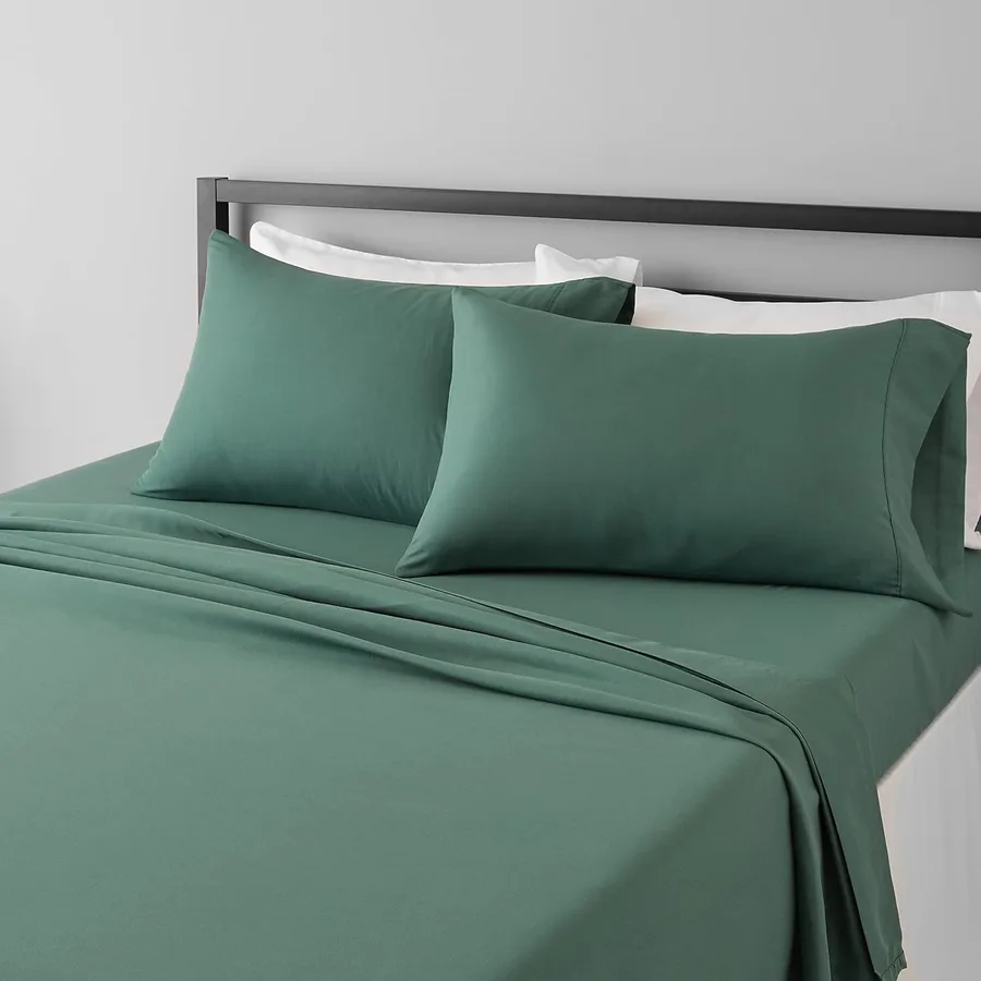 Amazon Basics Lightweight Super Soft, Breathable Brushed Microfiber 4-Piece Bed Sheet Set, Wrinkle Resistant with 14-Inch Deep Pockets, Queen, Emerald Green, Solid