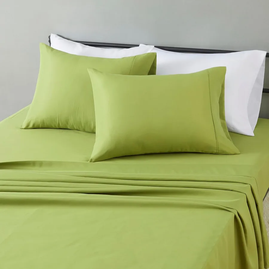 Amazon Basics Lightweight Super Soft Breathable Microfiber 4-Piece Bed Sheet Set, Queen, Oliver Light, Solid