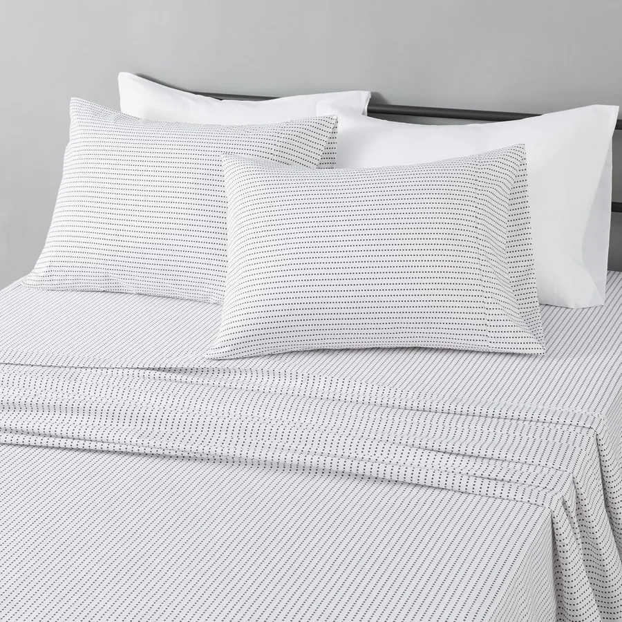 Amazon Basics Ultra-Soft Lightweight Microfiber 4-Piece Bed Sheet Set, Breathable Polyester, Flat and Fitted Sheets, Full, Plum, Printed